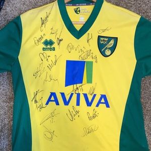 TEAM-SIGNED Norwich City 2013/2014 Home Jersey